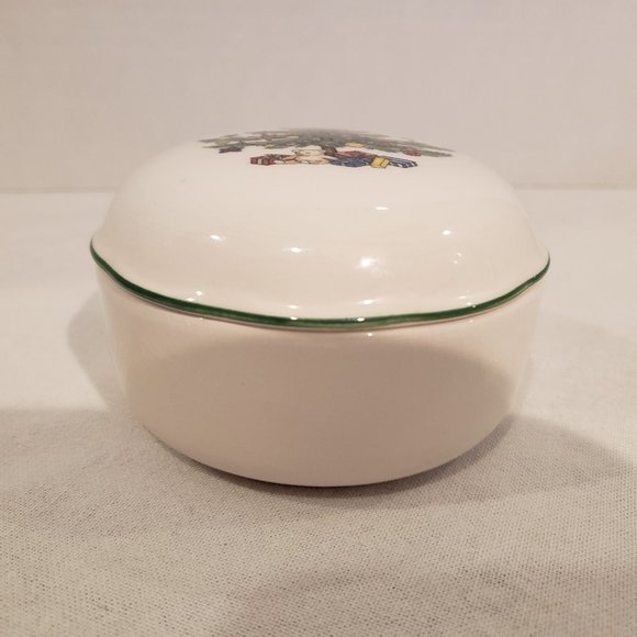 CHRISTMAS TREE TRINKET CANDY DISH with LID - PRESENTS & MISTLETOE - NIKKO JAPAN - Picture 2 of 7